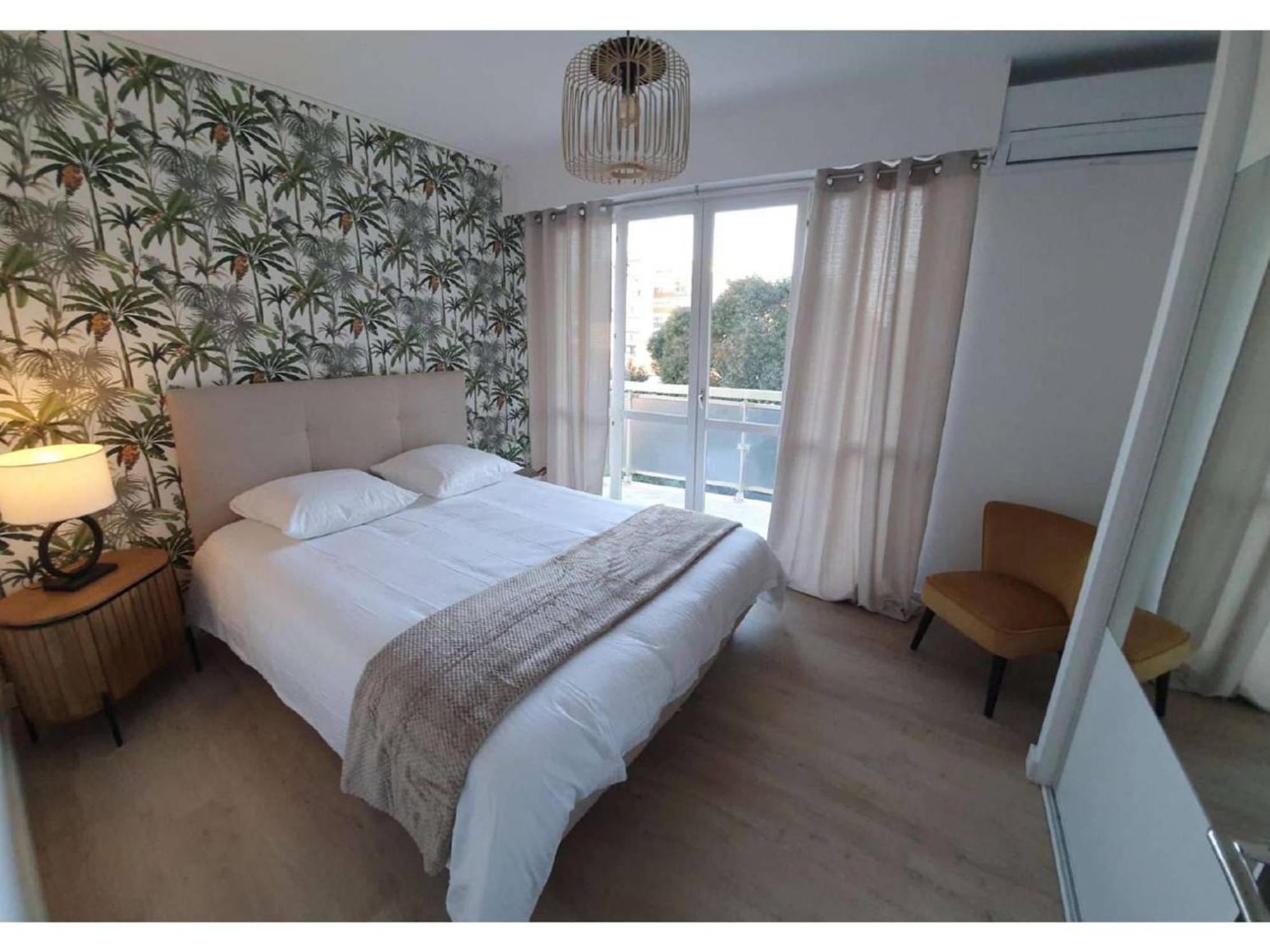 Renove A Juan Les Pins Avec Parking - Fr-1-252-198 Appartement Antibes